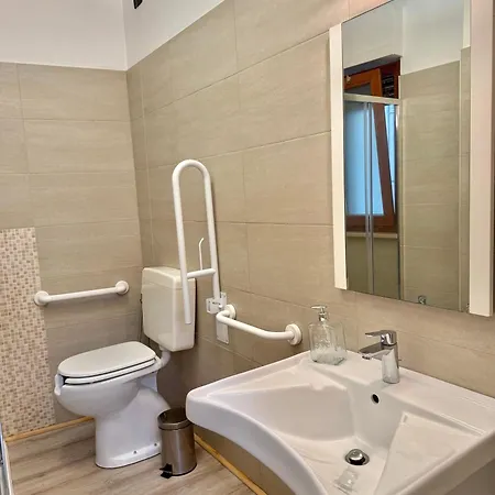 La Maison Chic Airport Apartment
