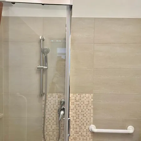 Apartment La Maison Chic Airport