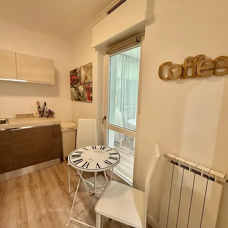 La Maison Chic Airport Apartment *