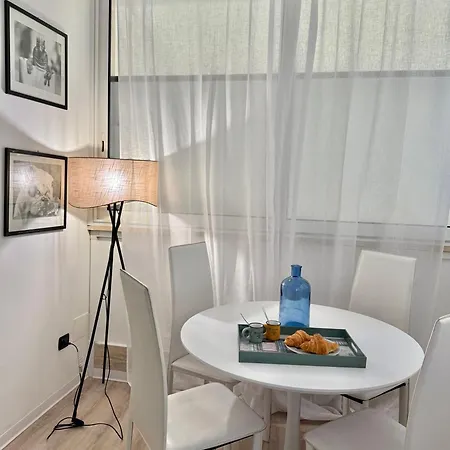 Apartment La Maison Chic Airport